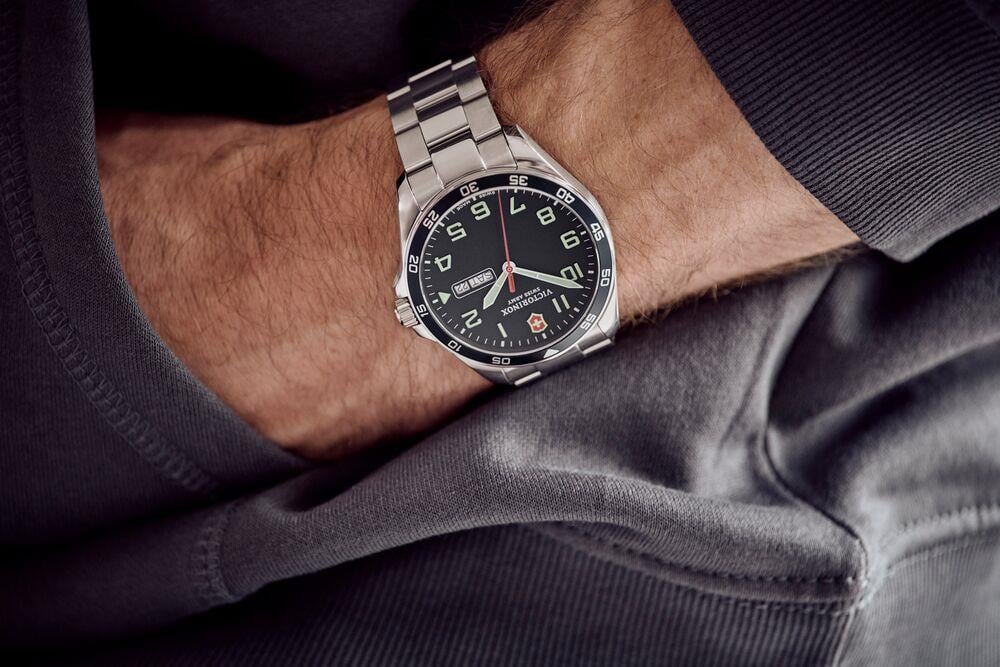 Victorinox 241851 FieldForce Quartz Erkek Kol Saati