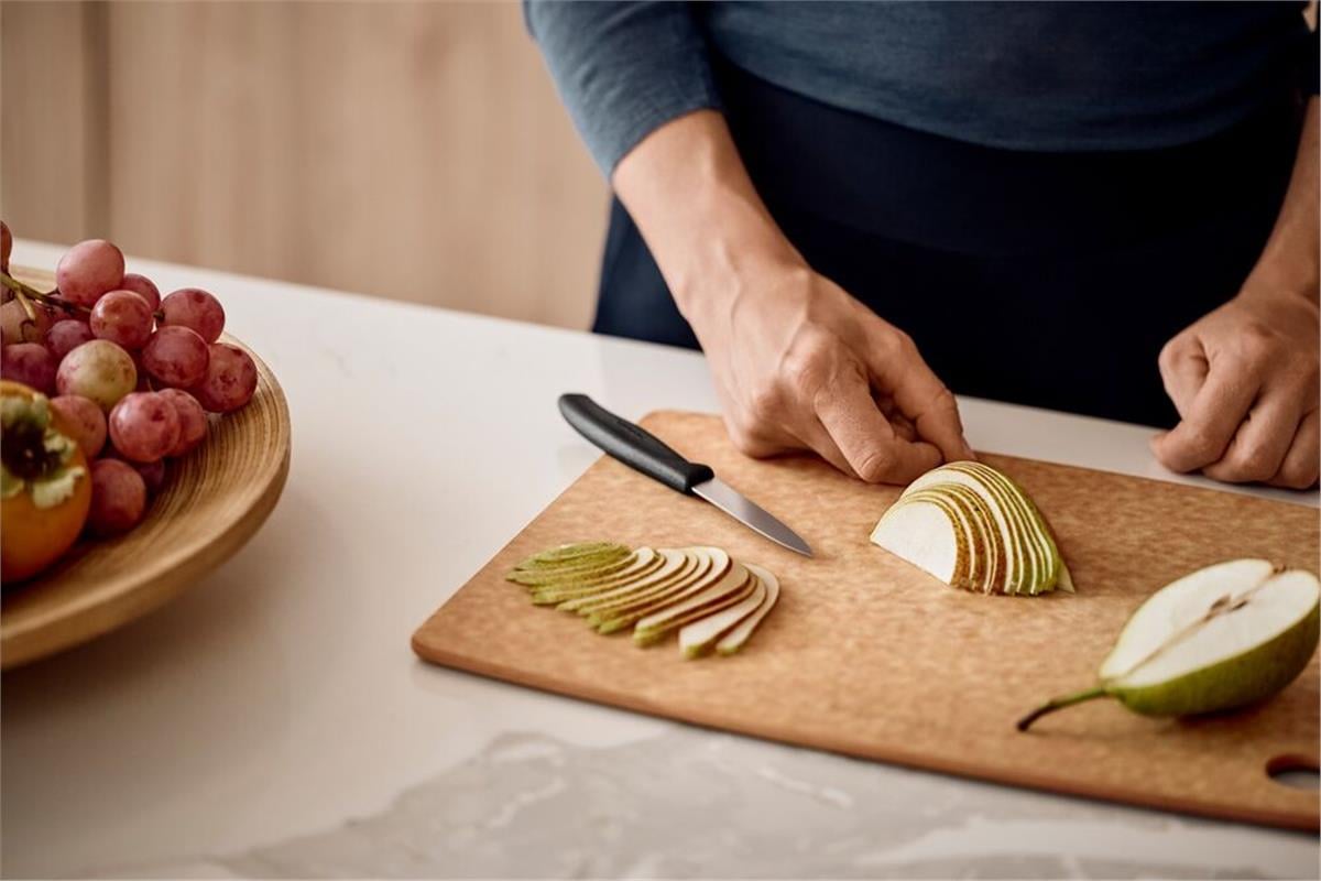 Victorinox 6.7603 8cm Siyah Düz Soyma Bıçağı