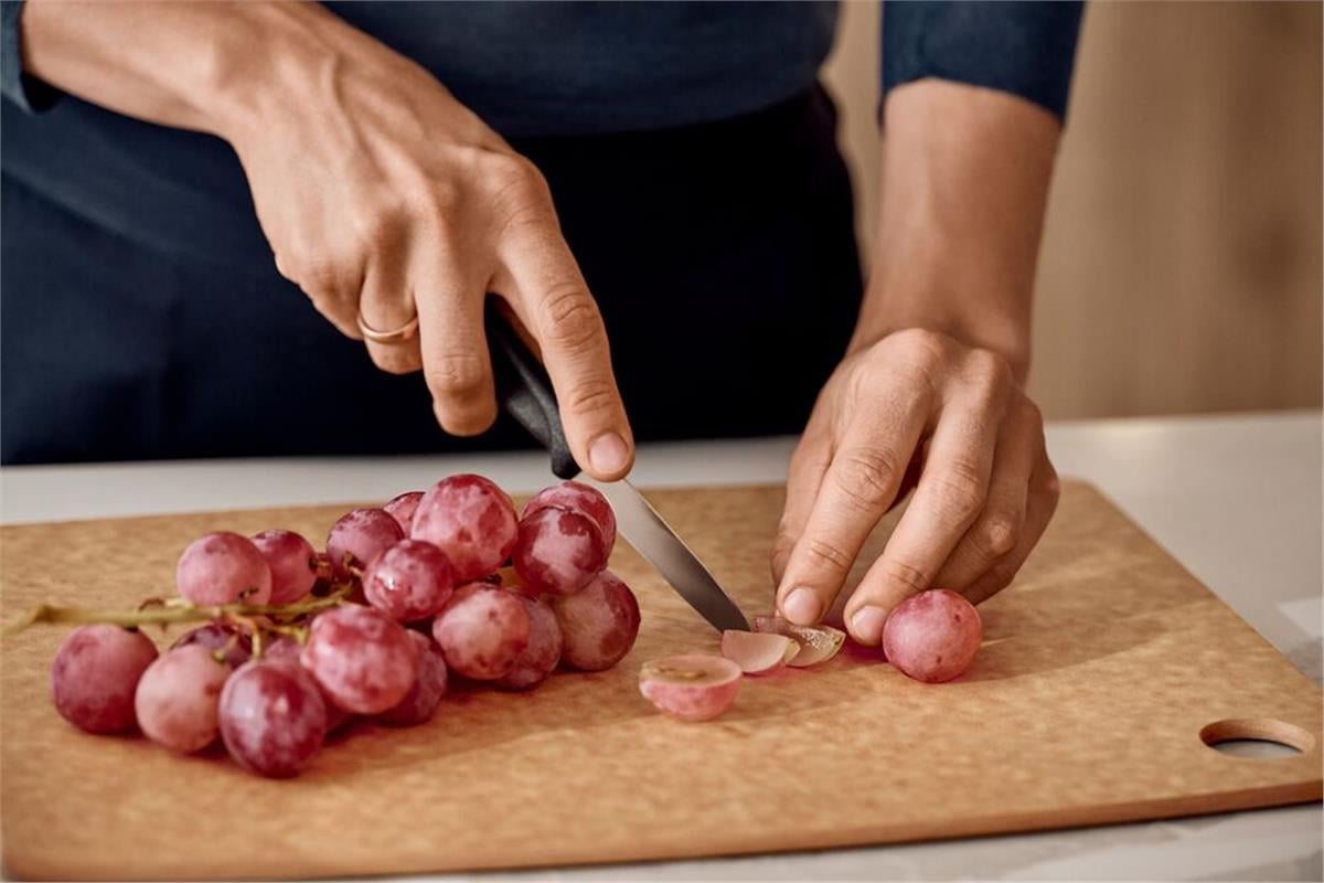 Victorinox 6.7603 8cm Siyah Düz Soyma Bıçağı