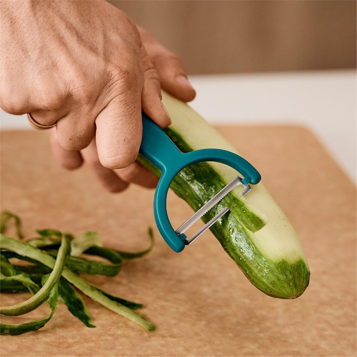 Victorinox 6.0963.4 YPSO Tırtıklı Kenar Çift Taraf Yeşil Soyacak