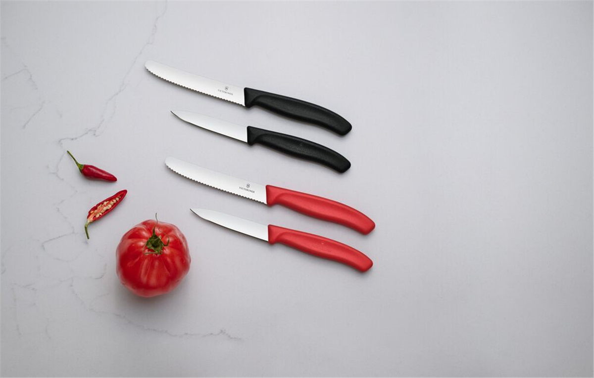 Victorinox 6.7601.C1 Swiss Classic 8cm Düz Soyma Bıçağı, Kırmızı