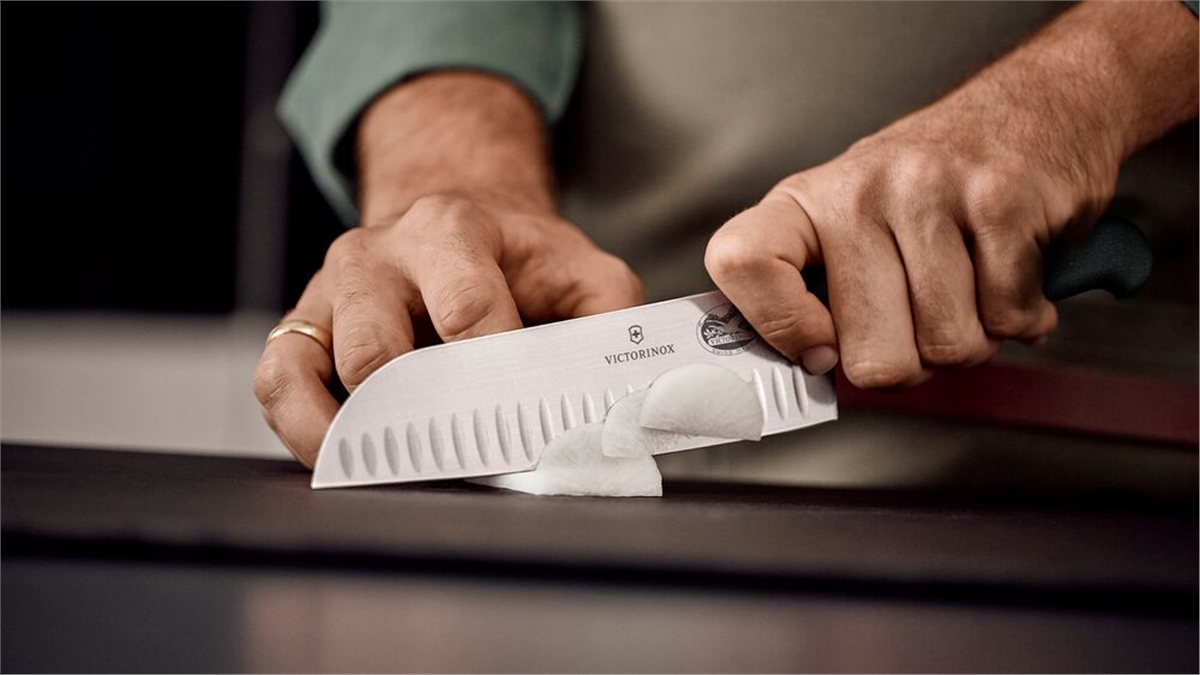 Victorinox Fibrox 17cm Santoku Bıçağı, Siyah, Blisterli