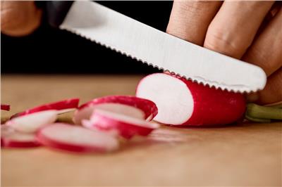 ​​​​​​​​​​​​​​​​​​​​​​​​​​​Victorinox 6.7833 11cm Siyah Domates ve Sofra Bıçağı