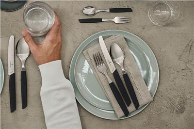 ​Victorinox 6.9093.11W.24 Swiss Modern Siyah Masa Seti, 24 Parça