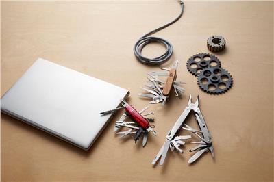 Victorinox 1.6791.63 SwissChamp Ceviz Ağacı Yüzeyli Çakı