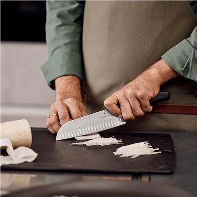 Victorinox 6.8523.17B 17cm Siyah Santoku Bıçağı, Blisterli Paket