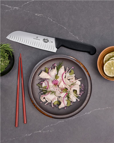 Victorinox Fibrox 17cm Santoku Bıçağı, Siyah, Blisterli