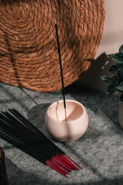 20 Adet Limon Çubuk Tütsü ve Krem Rengi Seramik Mini Çubuk Tütsülük | Enerji | Meditasyon