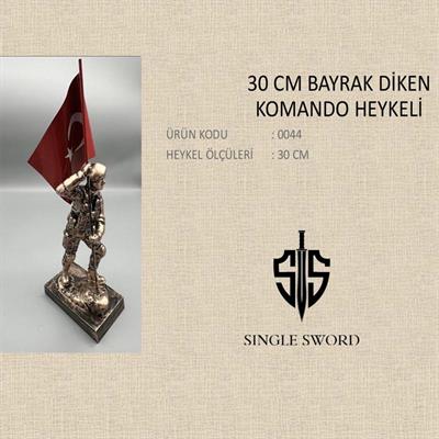 Single Sword Bayrak Diken Bronz Komando Heykeli