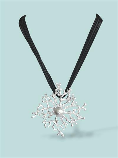 İncili Mercan Silver Kolye Siyah Çoklu İp Detaylı