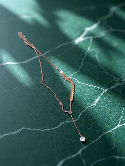 Sarkaç İnci Detaylı Yaprak Zincir Tasarım Kolye Rose Gold