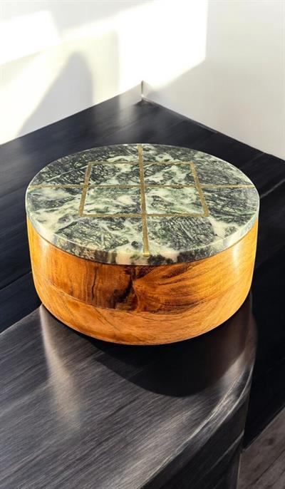 Mermer Kapaklı Yuvarlak Ahşap Kutu – 20x9 cm | Doğal Taş ve Masif Ahşap Tasarım