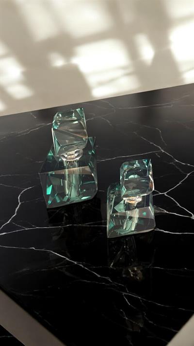 Modern Kesim 2li Yeşil Kristal Parfüm Şişesi Seti – Geometrik Lüks Tasarım