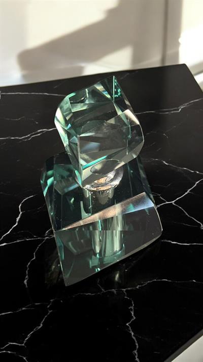 Modern Kesim 2li Yeşil Kristal Parfüm Şişesi Seti – Geometrik Lüks Tasarım