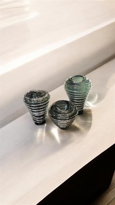 Spiral Formlu Büyük Cam Vazo – Katmanlı Modern Tasarım (30x30x38,5 cm)