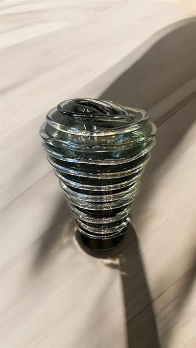 Spiral Formlu Orta Cam Vazo – Katmanlı Modern Tasarım (25,5x25,5x30 cm)