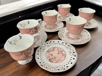 Vintage Pembe Çiçek Desenli Porselen Fincan Takımı  6 Kişilik 12 Parça