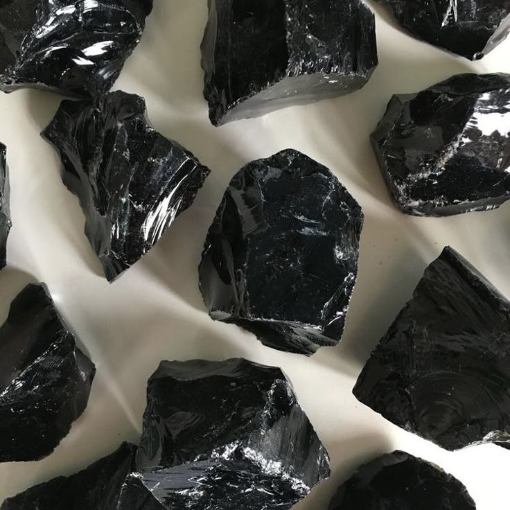 Siyah Ham Obsidyen Volkanik Taşı