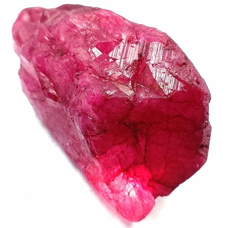 Yakut (Ruby) Taşı Nedir?