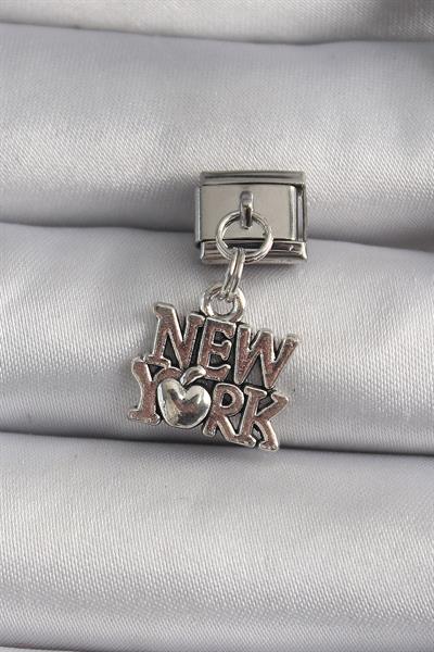 316L Çelik Gümüş Renk Sallantı New York Yazı Model Nomination Charm – PRT3500EB03402