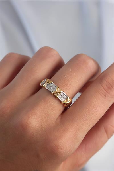 Pirinç Ayarlamalı Gümüş Renk Zirkon Taşlı XOXO Model Yüzük - PRT3500EB02128