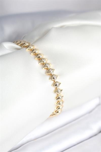 Pirinç Gold Renk Zirkon Taşlı Baklava Model Kadın Bileklik – PRT3500EB09243