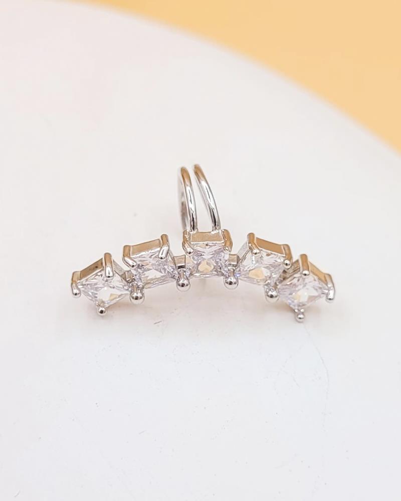 Baget Taşlı Silver Renk Kıkırdak Küpe