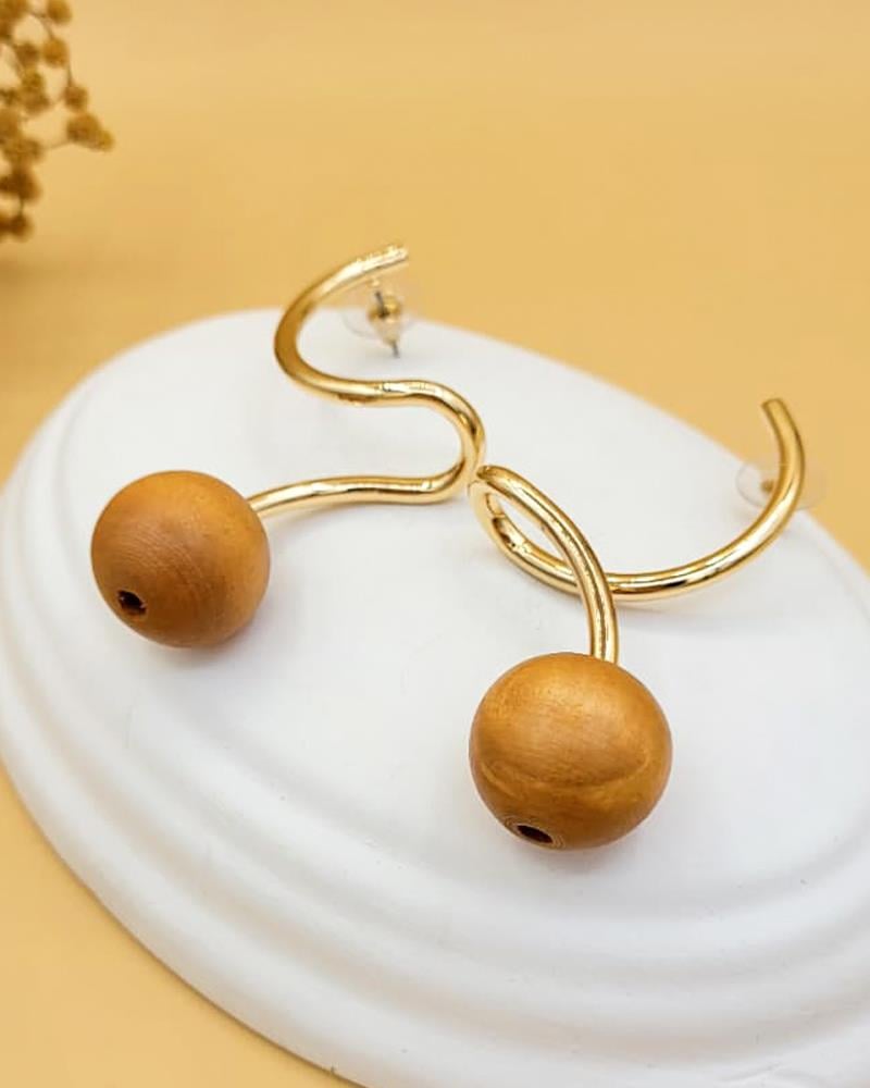 Camel Ahşap Küre Detaylı Gold Helezon Küpe