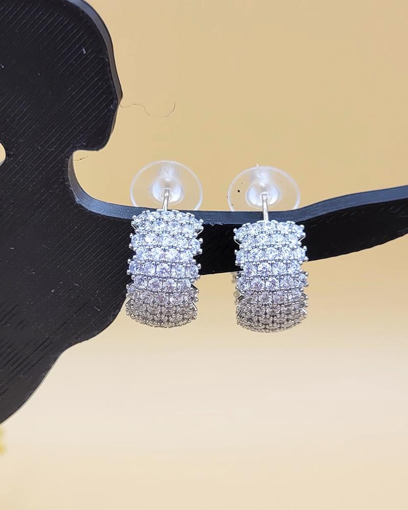Işık Halkası Taşlı Silver Yarım Halka Abiye Küpe