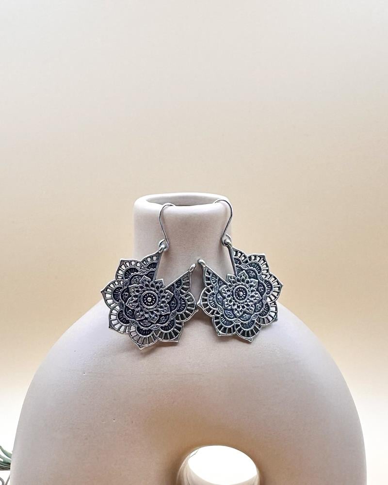 Lotus Vintage Sallantılı Küpe