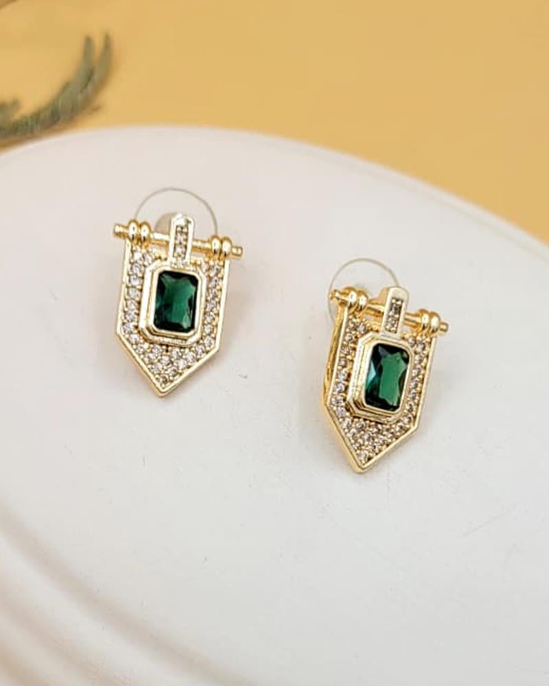 Zümrüt Kalkan Küpe