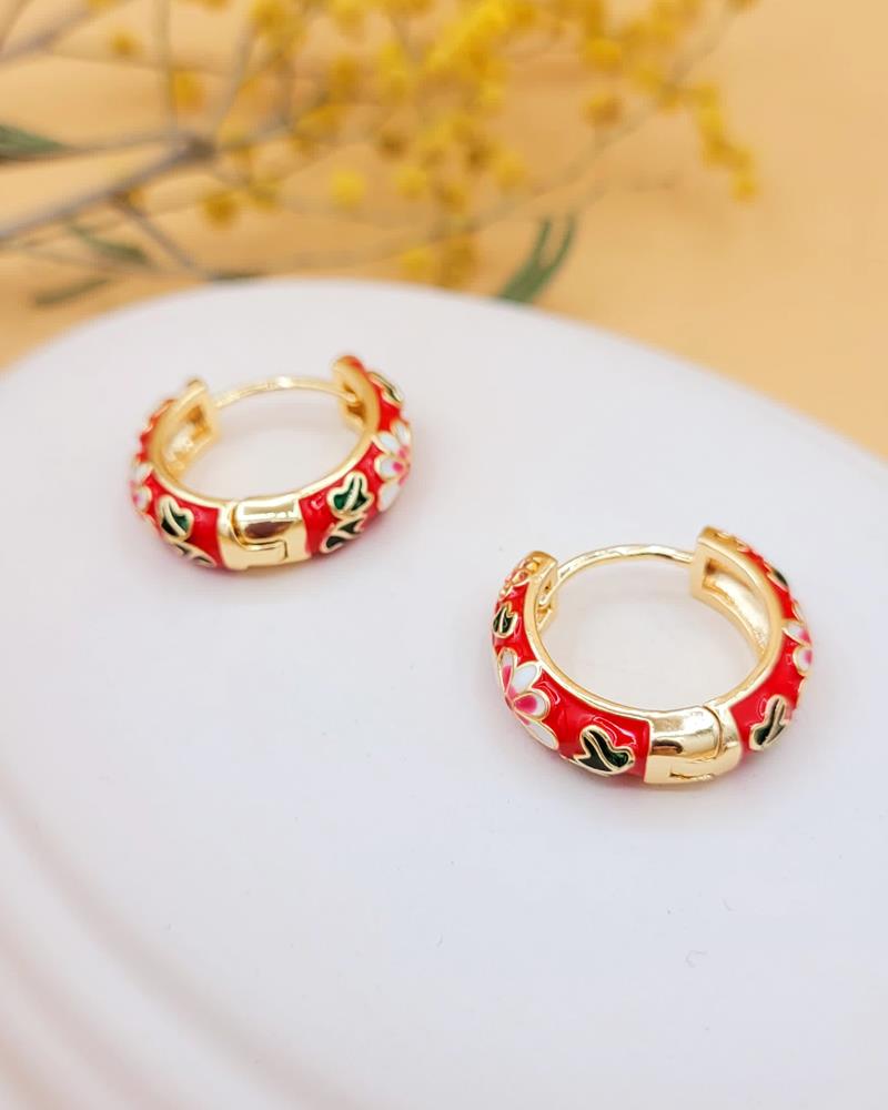 Çiçek Desenli Mineli Halka Küpe Kırmızı