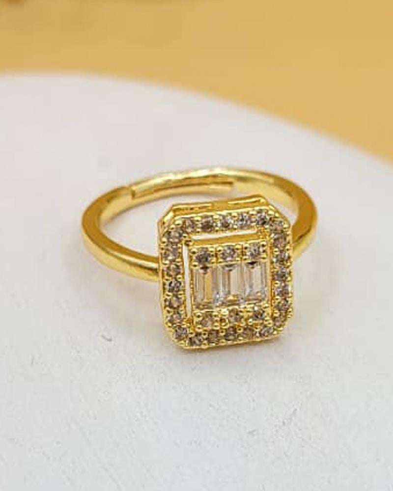 Elara Baget Taşlı Gold Yüzük