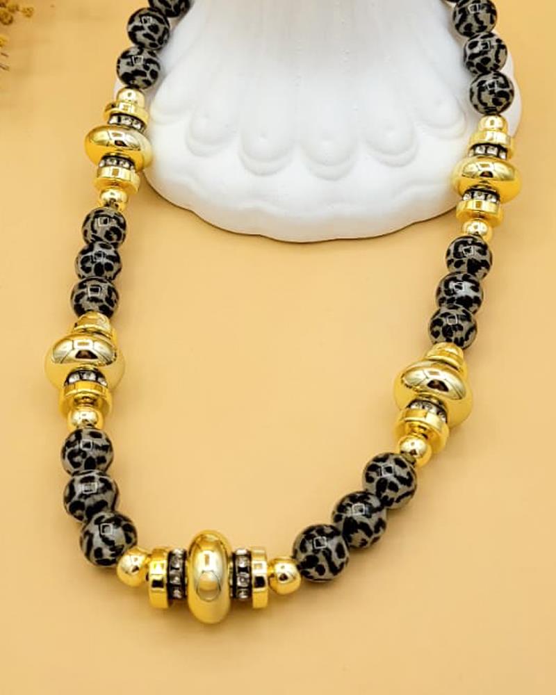 Gold Detaylı Gri Leopar Akrilik Kolye