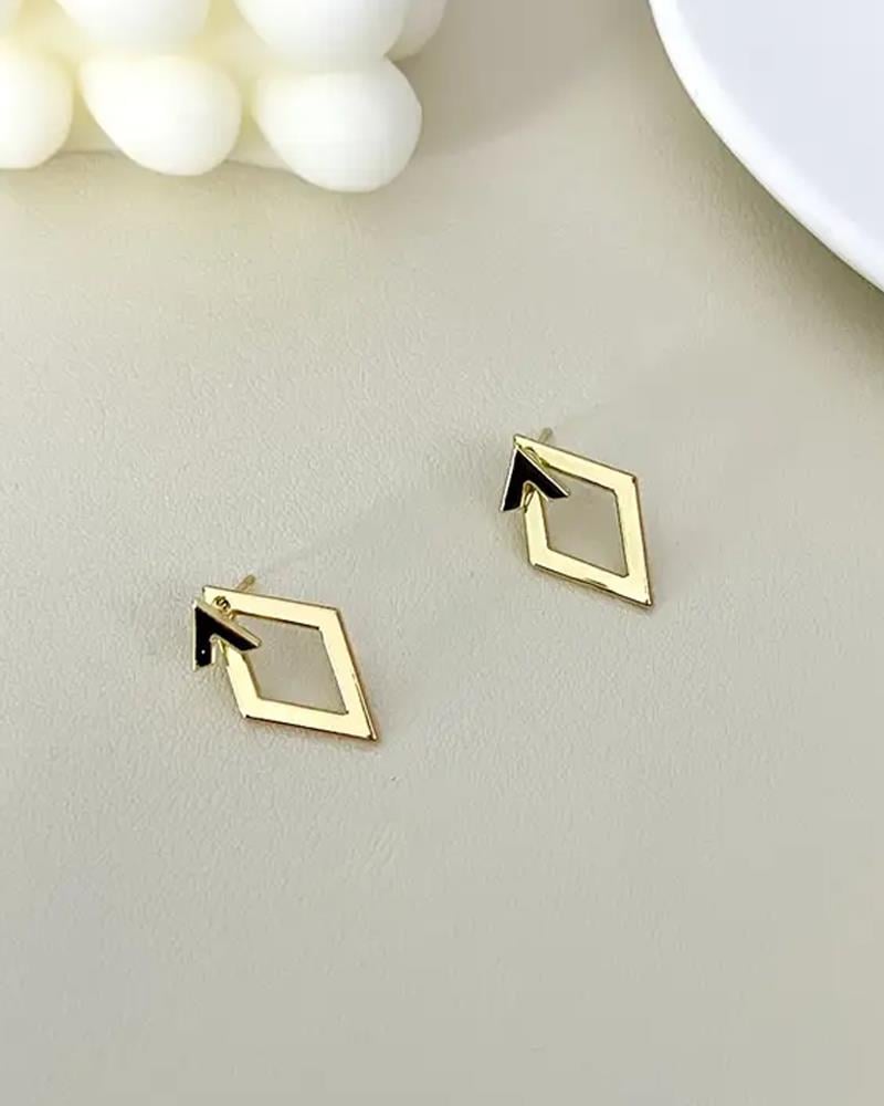 İkonik Sarı Gold Minimal Küpe