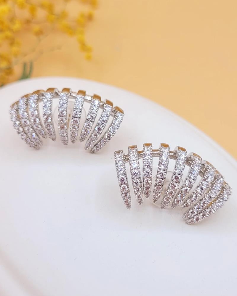 Işıltılı Kıvrımlı Ear Climber Silver Renk Zirkon Taşlı Küpe