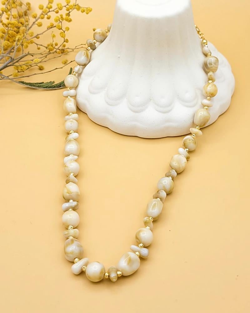 Marina Oval Krem Akrilik Boncuklu Kolye