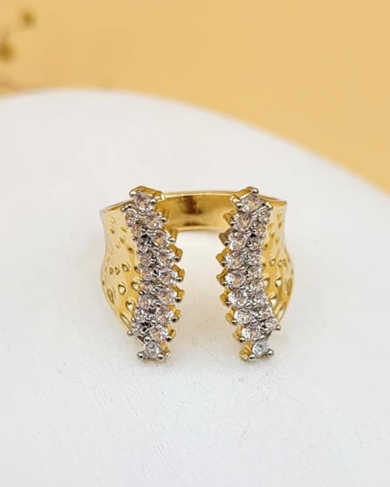 Ortası Açık Zirkon Taşlı Dövme Gold Yüzük