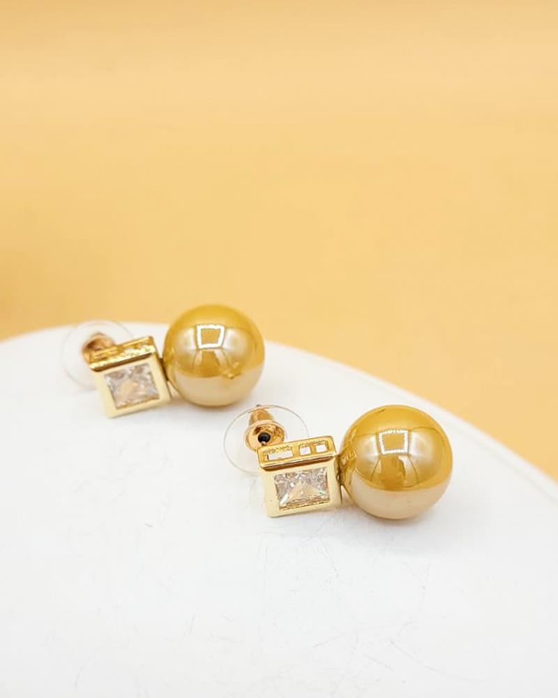 Şampanya İnci Gold Kare Taş Minimal Küpe