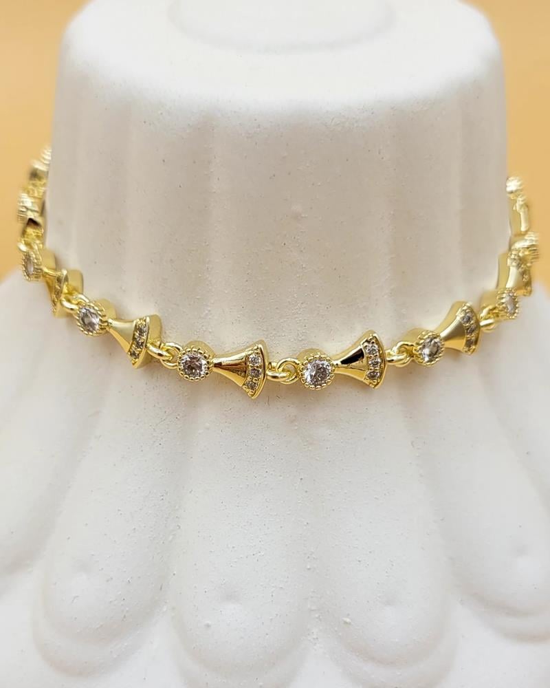 Zirkon Taşlı Üçgen Model Gold Kaplama Bileklik