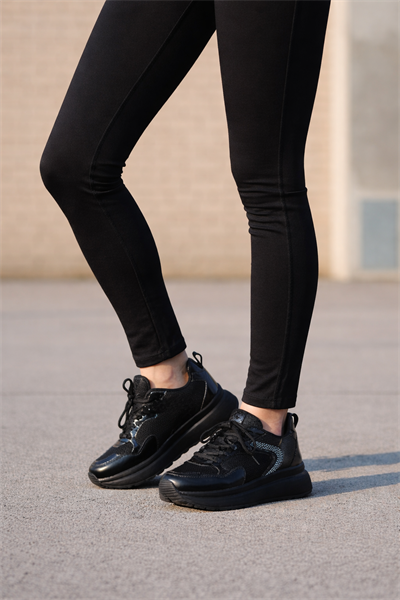 Kadın Siyah Taş Detaylı Kalın Taban Bağcıklı Sneaker Spor Ayakkabı