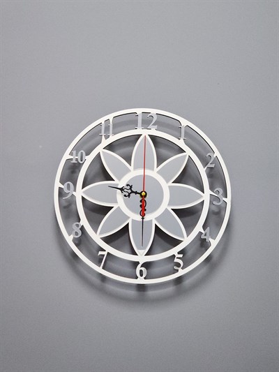 Modern Lotus Desenli Beyaz-Gümüş Dekoratif Duvar Saati - Sessiz Mekanizma