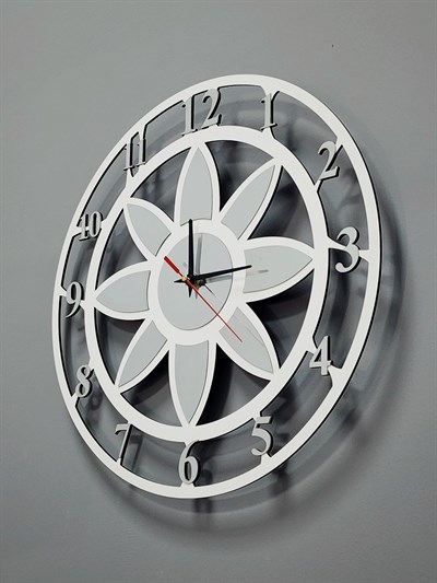 Modern Lotus Desenli Beyaz-Gümüş Dekoratif Duvar Saati - Sessiz Mekanizma