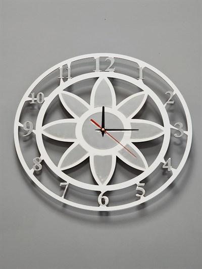 Modern Lotus Desenli Beyaz-Gümüş Dekoratif Duvar Saati - Sessiz Mekanizma