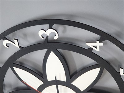 Modern Lotus Desenli Siyah-Beyaz Dekoratif Duvar Saati - Sessiz Mekanizma