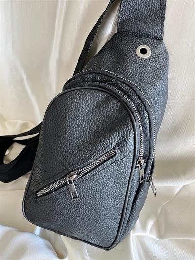 Deri Siyah Çapraz Askılı Çok Gözlü Su Geçirmez Kulaklık Usb Çıkışlı Body Bag Omuz ve Göğüs Çantası