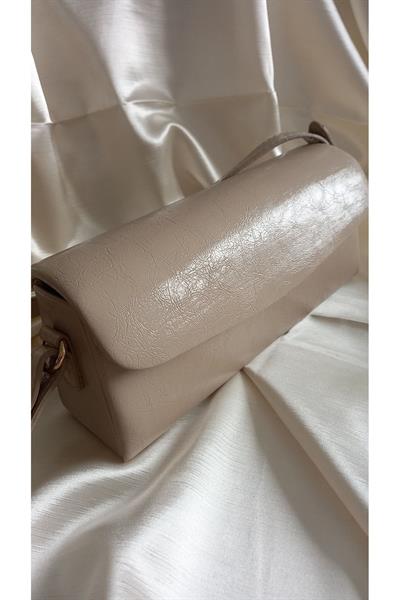 TABA RENK KADIN FLAP OMUZ ÇANTASI-MİNİMALİST VE ZARİF TASARIM