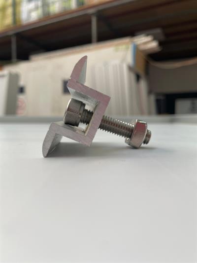  Güneş Paneli Orta Tutucu (Clamp)