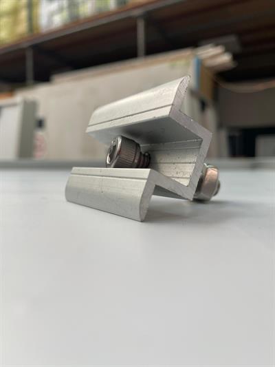  Güneş Paneli Orta Tutucu (Somun+Cıvata) Bağlantı Klempi