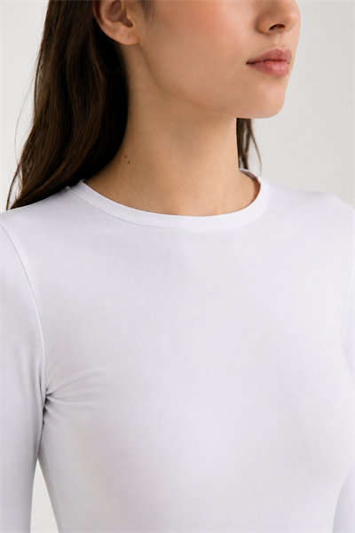 Beyaz Kadın Uzun Kollu Likralı Basic Body – Esnek Polyamid Elastan Kumaş, Slim Fit, Günlük Şık Üst